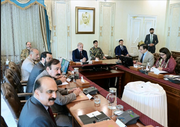 وزیراعظم کا شہریوں کو ان کی دہلیز پر تیز، شفاف اور معیاری خدمات کی فراہمی کے عزم کا اعادہ، عوام کو سرکاری خدمات کے حصول کےلئے دفاتر کے چکر لگانے کی ضرورت نہیں ہونی چاہیے،محمد شہباز شریف