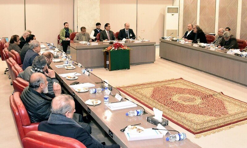 سیاسی مبصرین کی جانب سےحکومت اور پی ٹی آئی مذاکرات کا خیرمقدم، لانگ مارچ کی کال واپس لینے پر زور