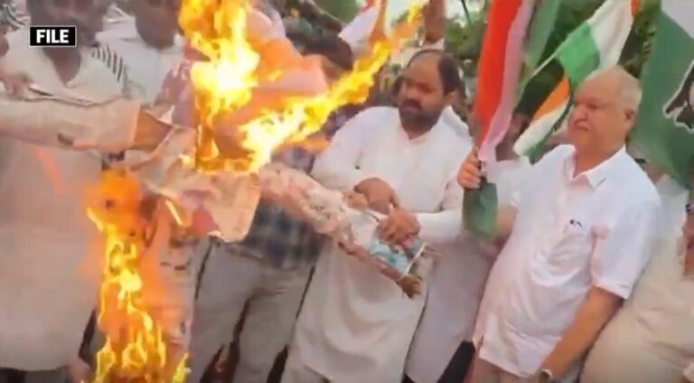 بھارت میں مودی سرکار کے زیرِ اثر چیف الیکشن کمشنر کو نوجوانوں اور اقلیتوں کی شدید مخالفت کا سامنا، ووٹر لسٹوں سے نام خارج کرنے پر تنازع شدت اختیار کر گیا