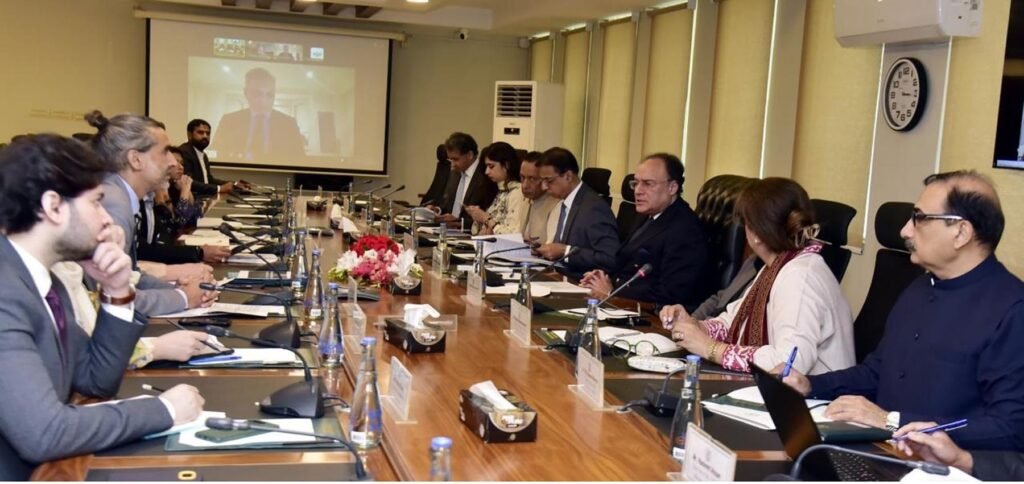 وفاقی وزیرِ خزانہ سے عالمی بینک کے وفد کی ملاقات، معاشی اصلاحاتی شراکت داری میں پیشرفت کا جائزہ ،ادارہ جاتی اصلاحات سمیت مختلف شعبوں میں عملدرآمد کی ترجیحات بارے تبادلہ خیال کیا