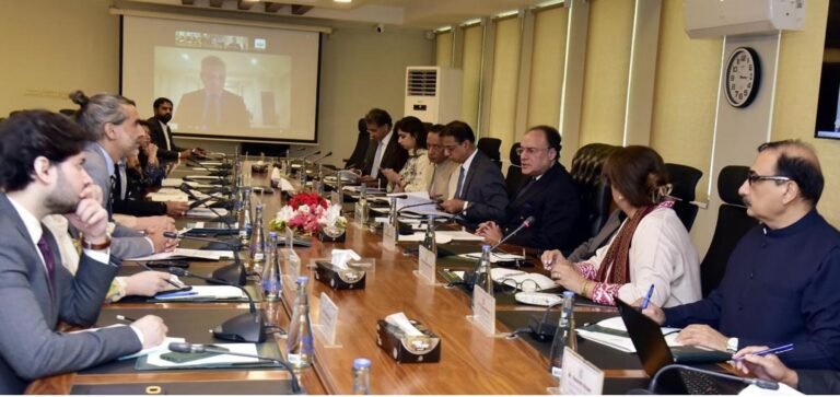 وفاقی وزیرِ خزانہ سے عالمی بینک کے وفد کی ملاقات، معاشی اصلاحاتی شراکت داری میں پیشرفت کا جائزہ ،ادارہ جاتی اصلاحات سمیت مختلف شعبوں میں عملدرآمد کی ترجیحات بارے تبادلہ خیال کیا