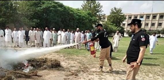 خوشحال خان خٹک یونیورسٹی کرک میں فائر فائٹنگ کا عملی مظاہرہ