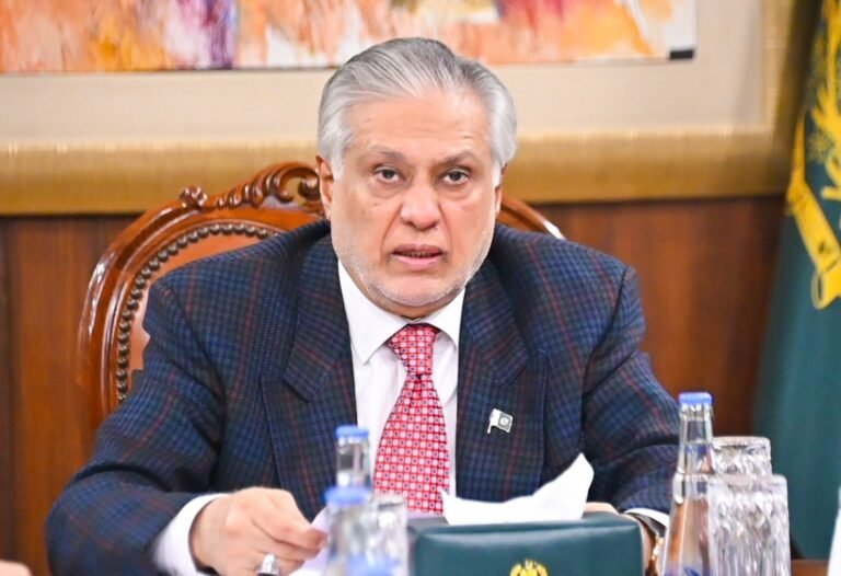 وزیر خارجہ اسحاق ڈار اسٹریٹجک سیاسی و دفاعی کمیٹی کے اجلاس میں شرکت کے لئے ریاض پہنچ گئے