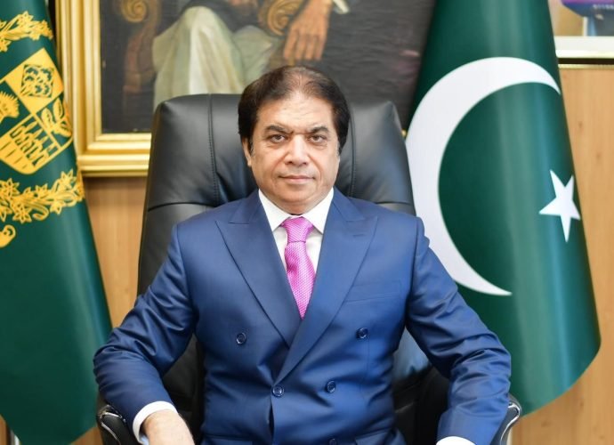 وفاقی وزیرِ ریلوے کا شمالی وزیرستان میں سکیورٹی فورسز کے کامیاب آپریشن پر جوانوں کو زبردست خراجِ تحسین
