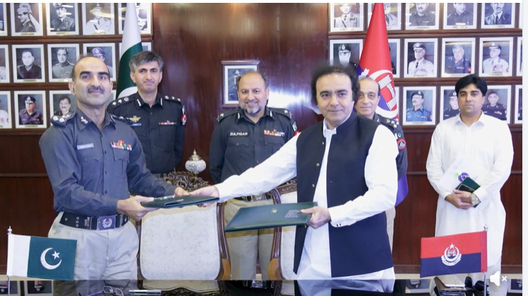 خیبرپختونخوا پولیس اور پی ای ایف یونیورسٹی کالج پشاور کے درمیان مفاہمتی یادداشت پر دستخط