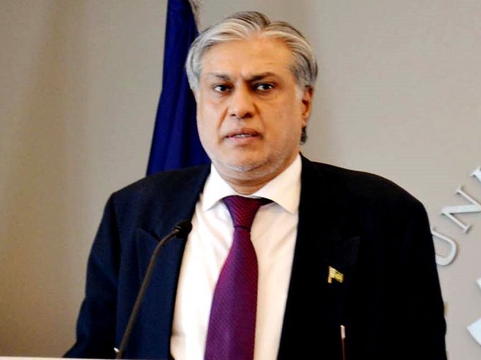 صومالیہ کے ساحل کے قریب ہائی جیک ہونے والے ایم وی آنر 25 کے پاکستانی عملے کے 4 ارکان کو بحفاظت بازیاب کرا لیا گیا، اسحاق ڈار