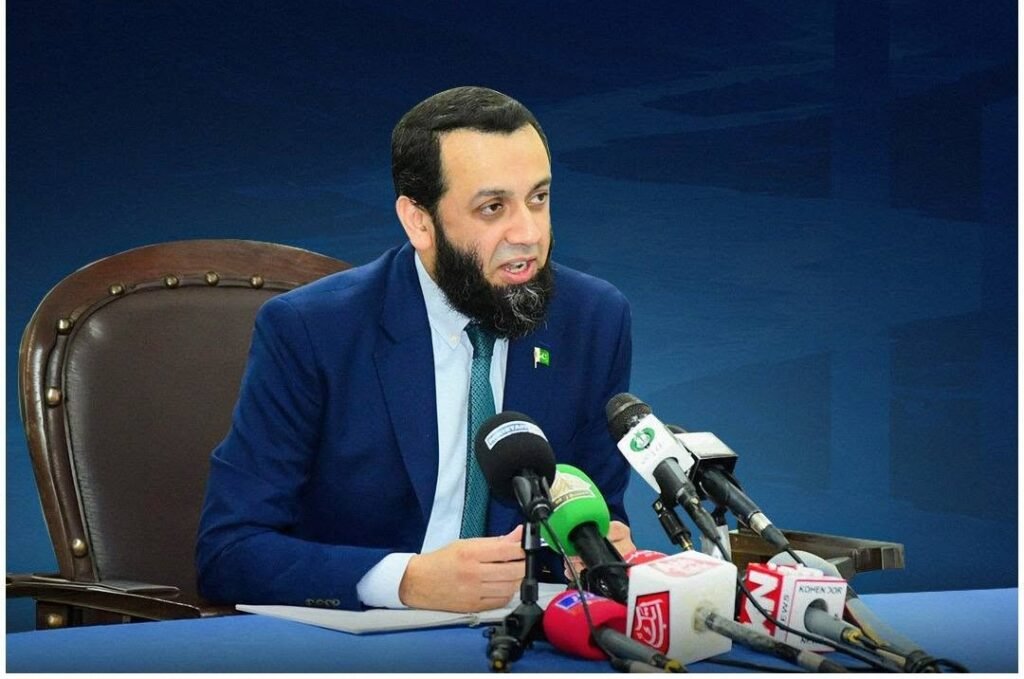 ڈی جی آئی ایس پی آر کی پریس کانفرنس کے بعد بھارتی فوج کے جعلی مقابلے پر کئی سوالات اٹھتے ہیں، محمد آصف زندہ اور خیریت سے ہیں، بھارتی فوج نے جعلی مقابلے میں کس بے گناہ شخص کو ہلاک کیا؟ عطاء اللہ تارڑ