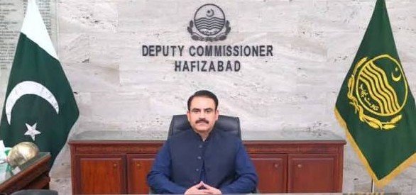 ڈپٹی کمشنر حافظ آباد سید حسین بہادر نے نئے ڈی ایچ کیو ہسپتال اور یونیورسٹی آف حافظ آباد کے منصوبوں کا دورہ کیا