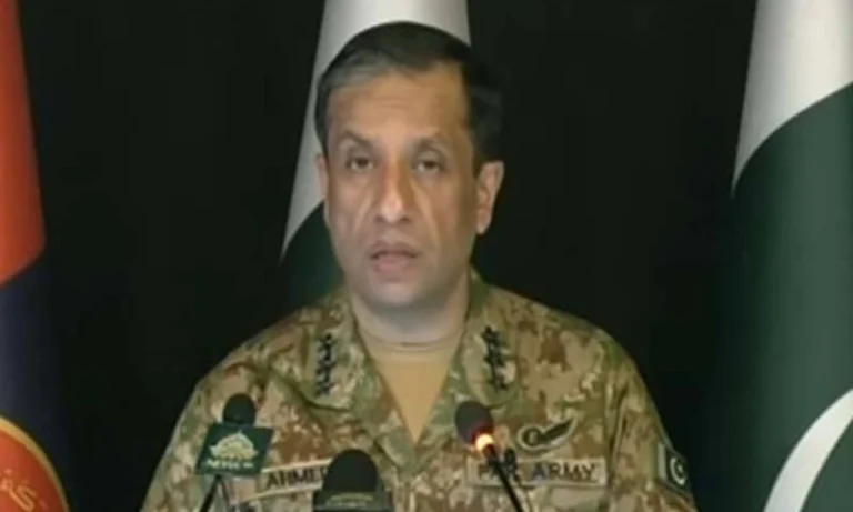 بھارت کا ایک اور فالس فلیگ آپریشن بے نقاب: مقبوضہ کشمیر میں نام نہاد مقابلے میں "شہید” قرار دیا گیا ایس ایس جی کا ریٹائرڈ حوالدار محمد آصف میڈیا کے سامنے پیش،بھارت دہشت گردی کا سب سے بڑا سرپرست اور "انکاؤنٹرستان” بن چکا ہے: ڈی جی آئی ایس پی آر
